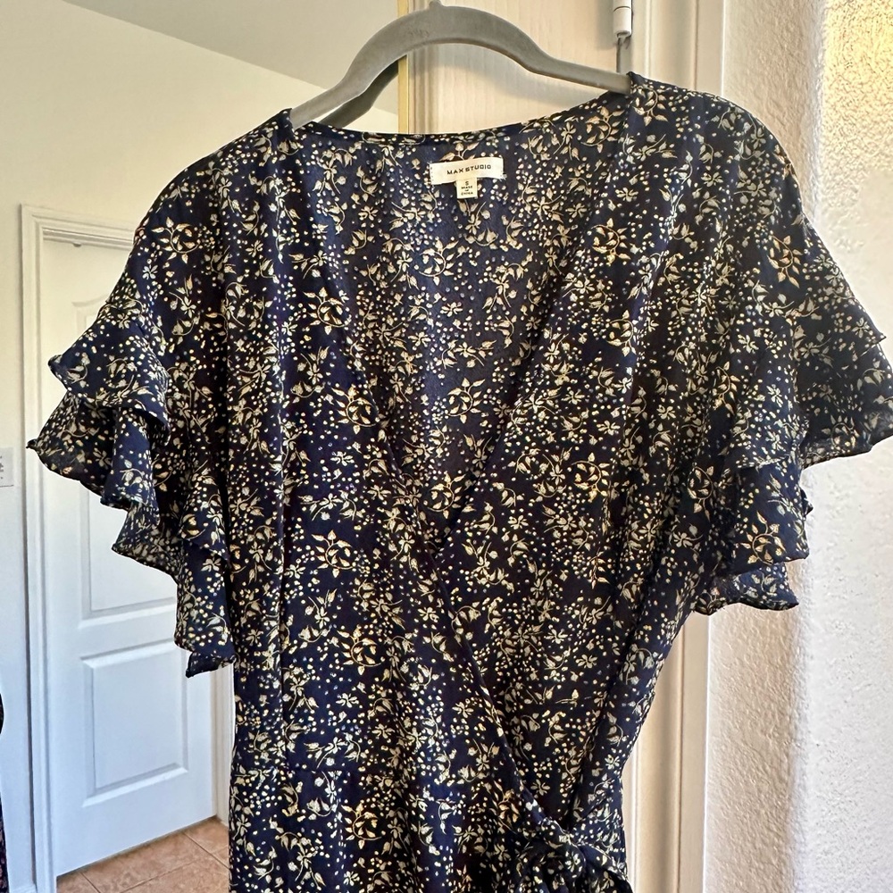 Max Studio Elegant Navy Dress with Gold Floral Design - Picture 4 of 6